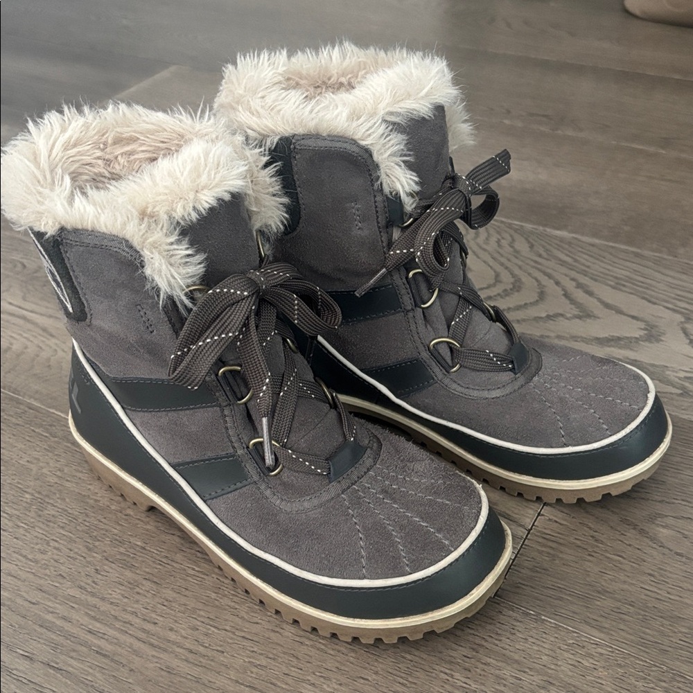 Sorel Gray Fur-Lined Boots size 6